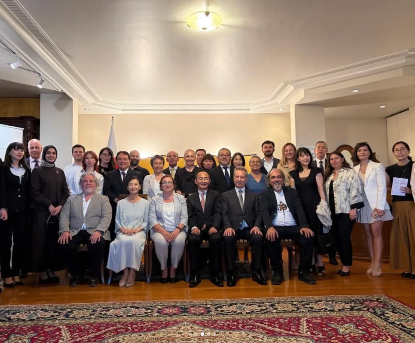 Members and guests of the Japanese Art Association together at an event.